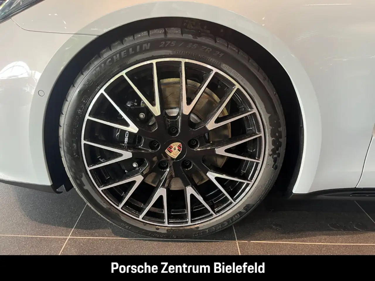 Porsche Panamera 4 12