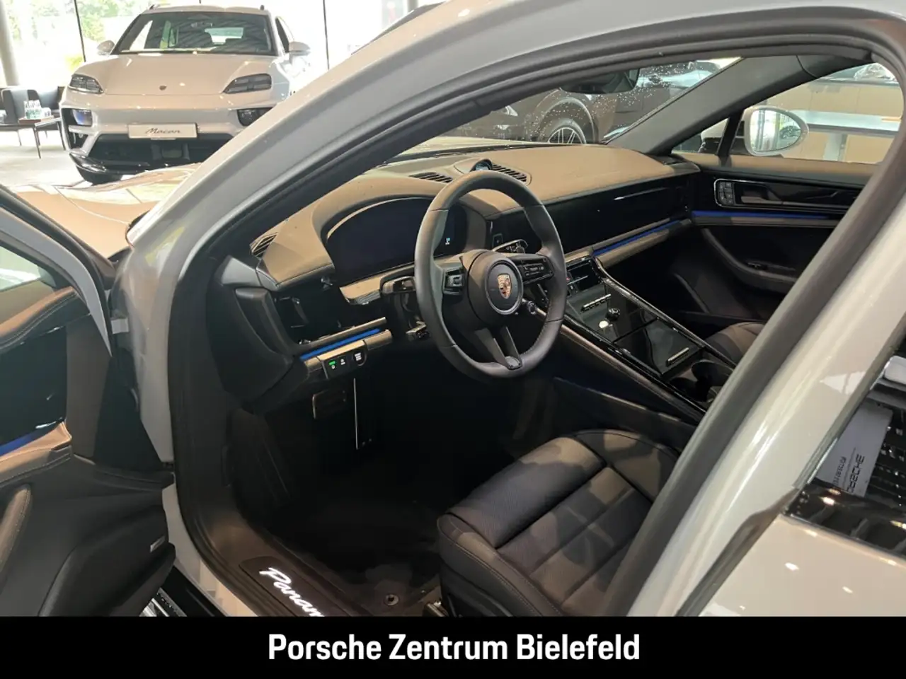 Porsche Panamera 4 15