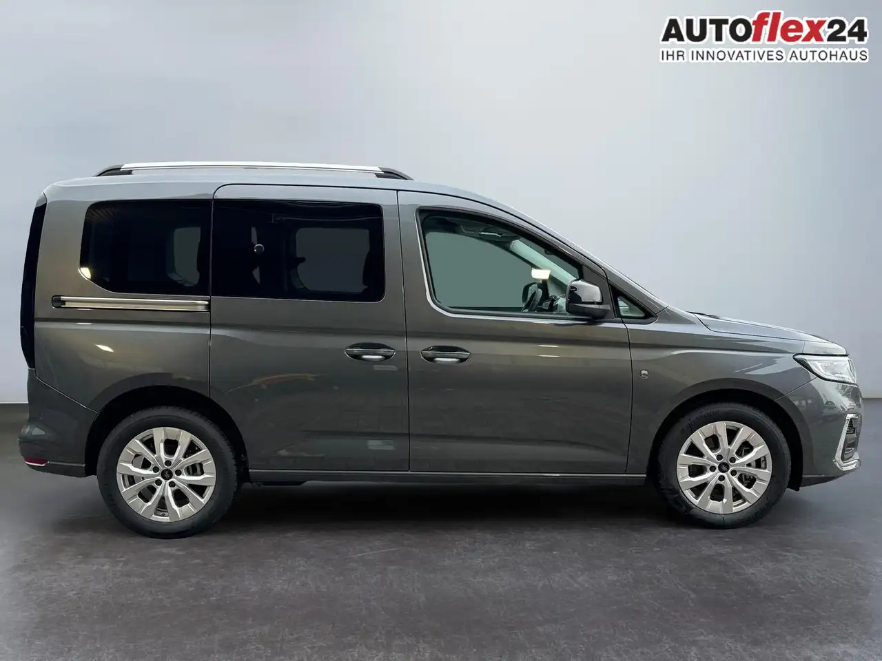 Ford Tourneo 8