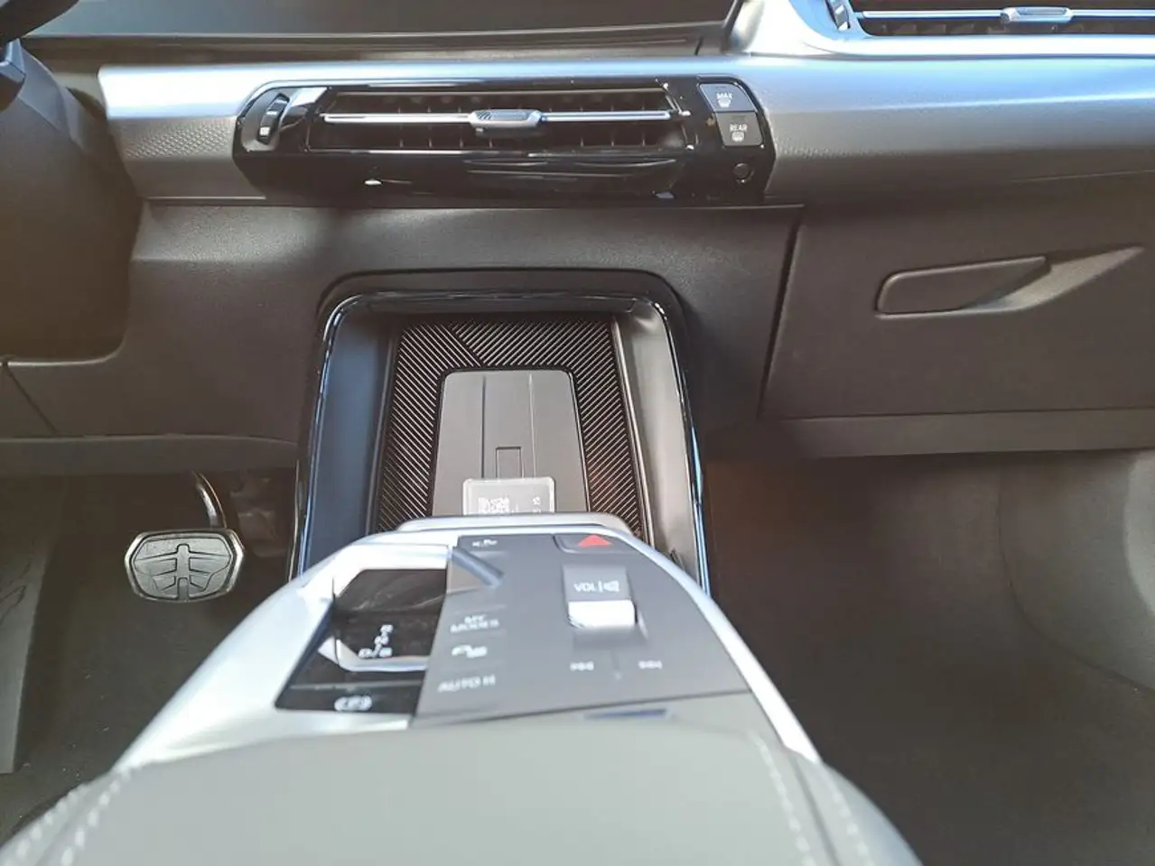 BMW iX2 16