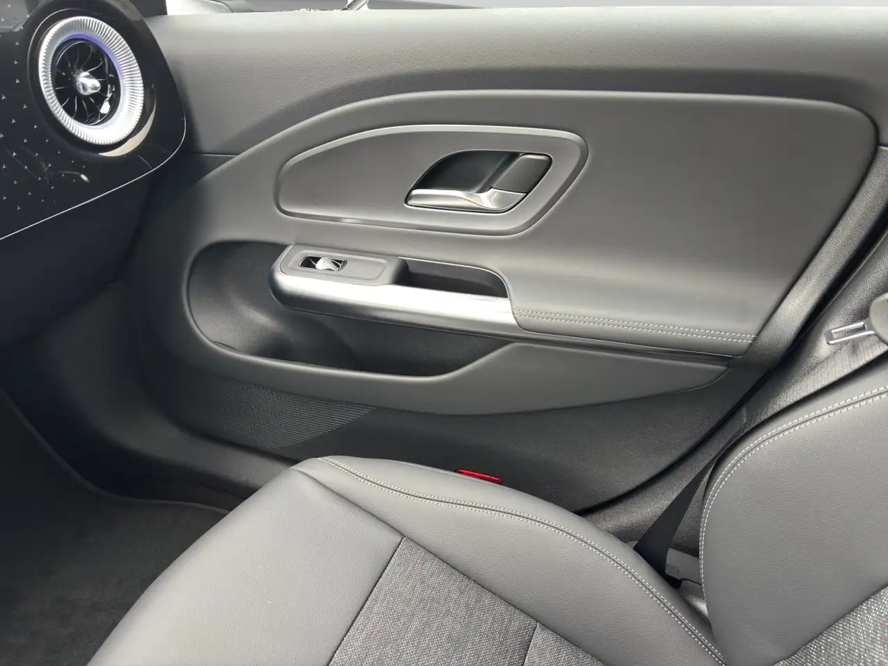 Mercedes-Benz CLA 180 14