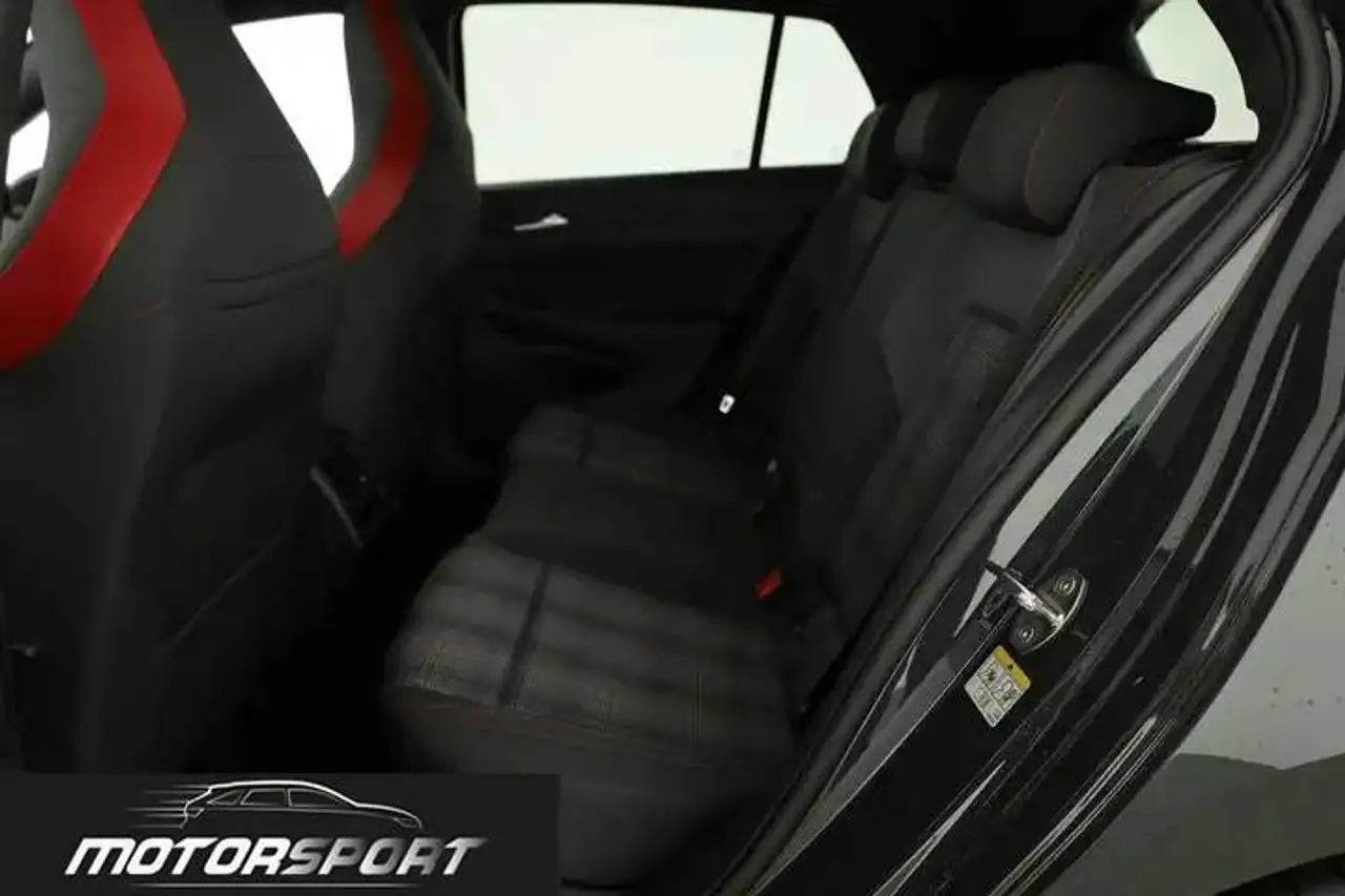 Volkswagen Golf 11