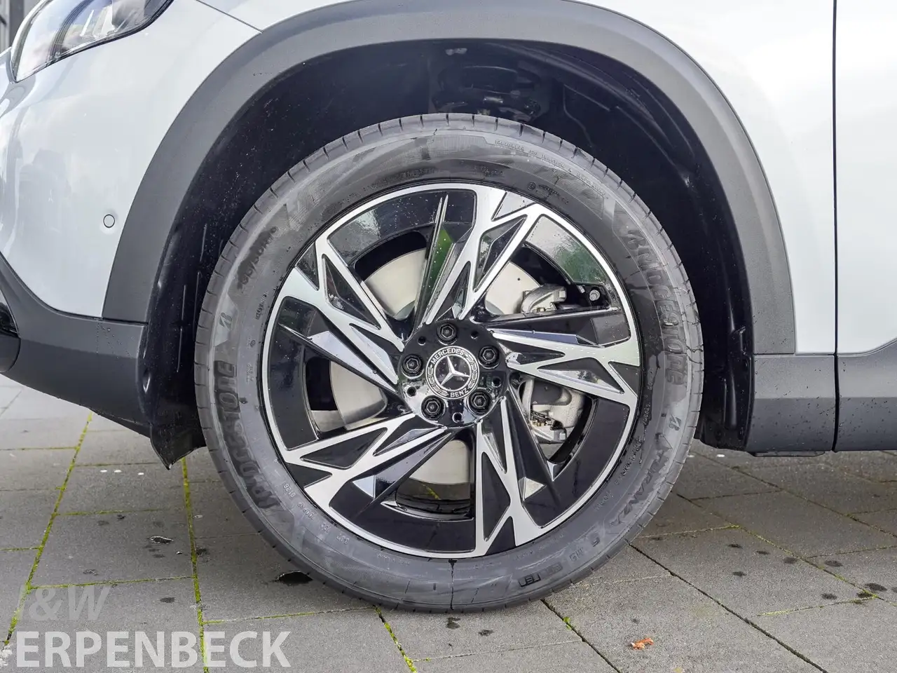 Mercedes-Benz GLB 250 10