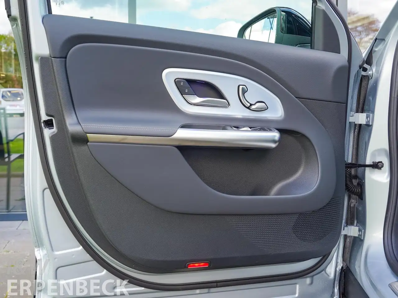 Mercedes-Benz GLB 250 11