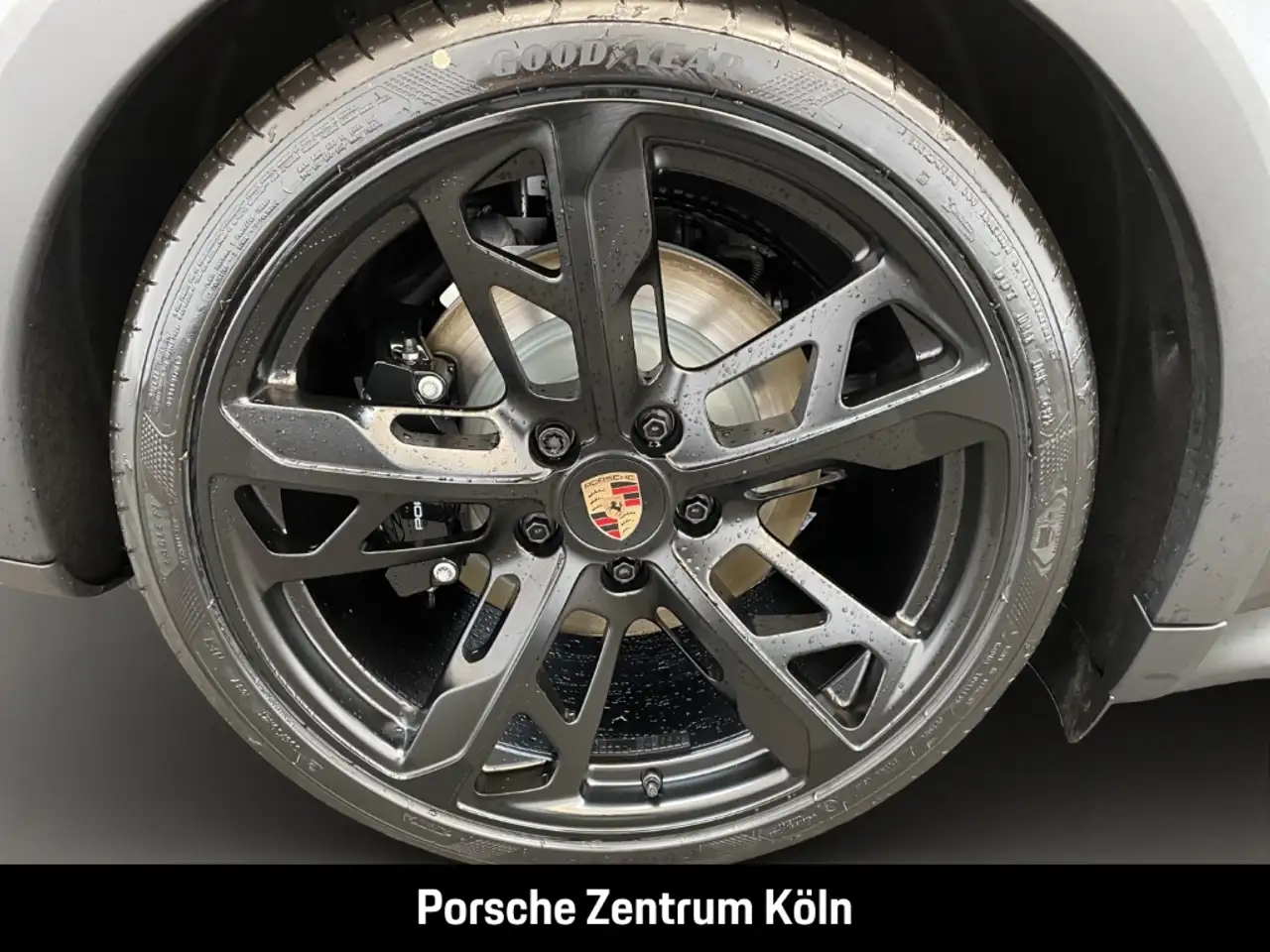 Porsche Taycan 10