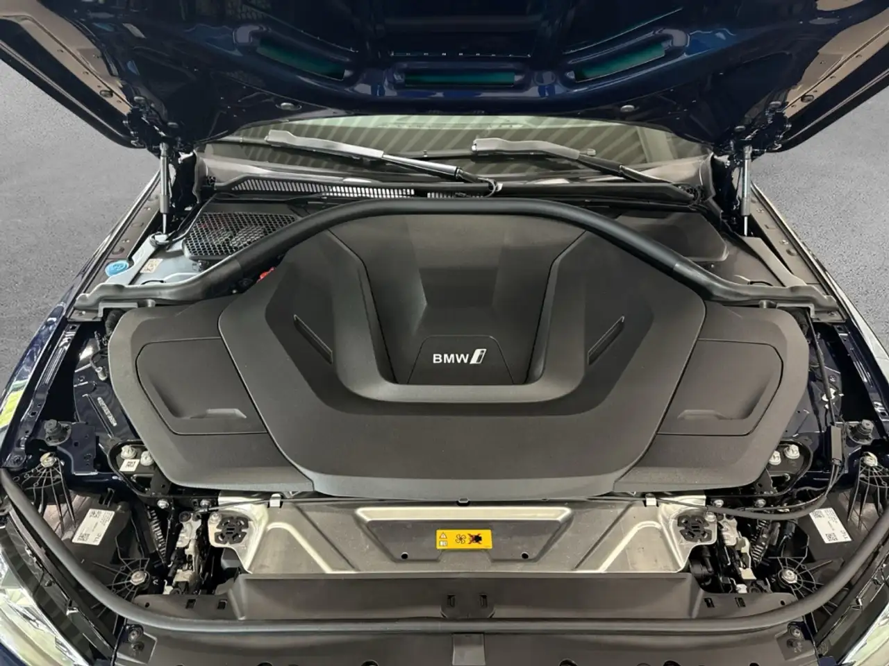 BMW i4 13