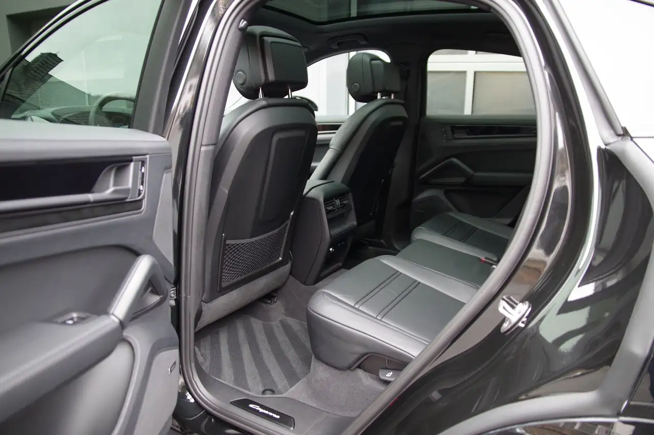 Porsche Cayenne 8