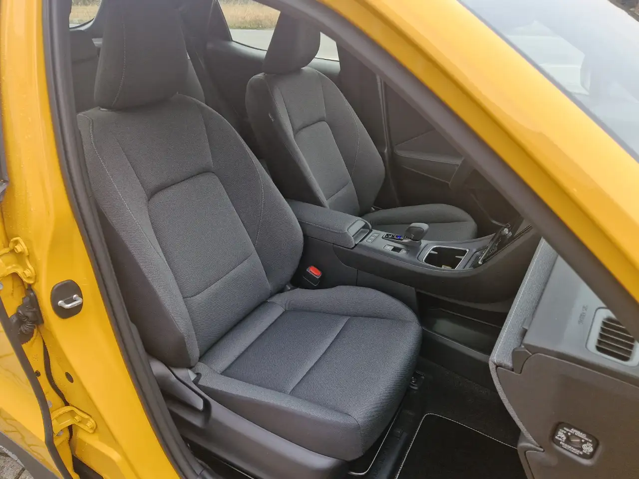 Lexus LBX 9