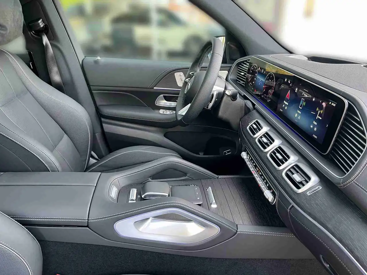 Mercedes-Benz GLS 450 11