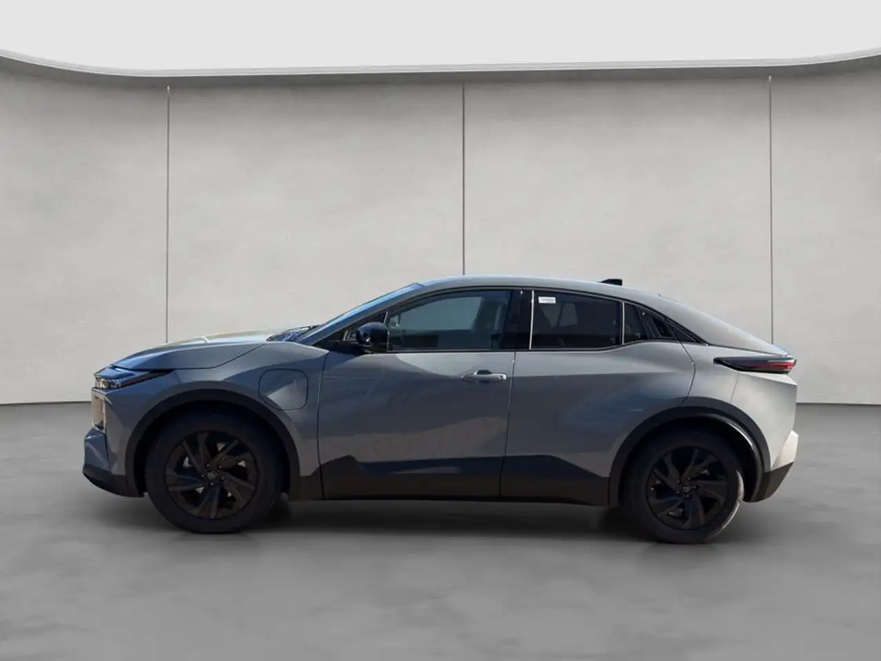 Toyota C-HR+ 2