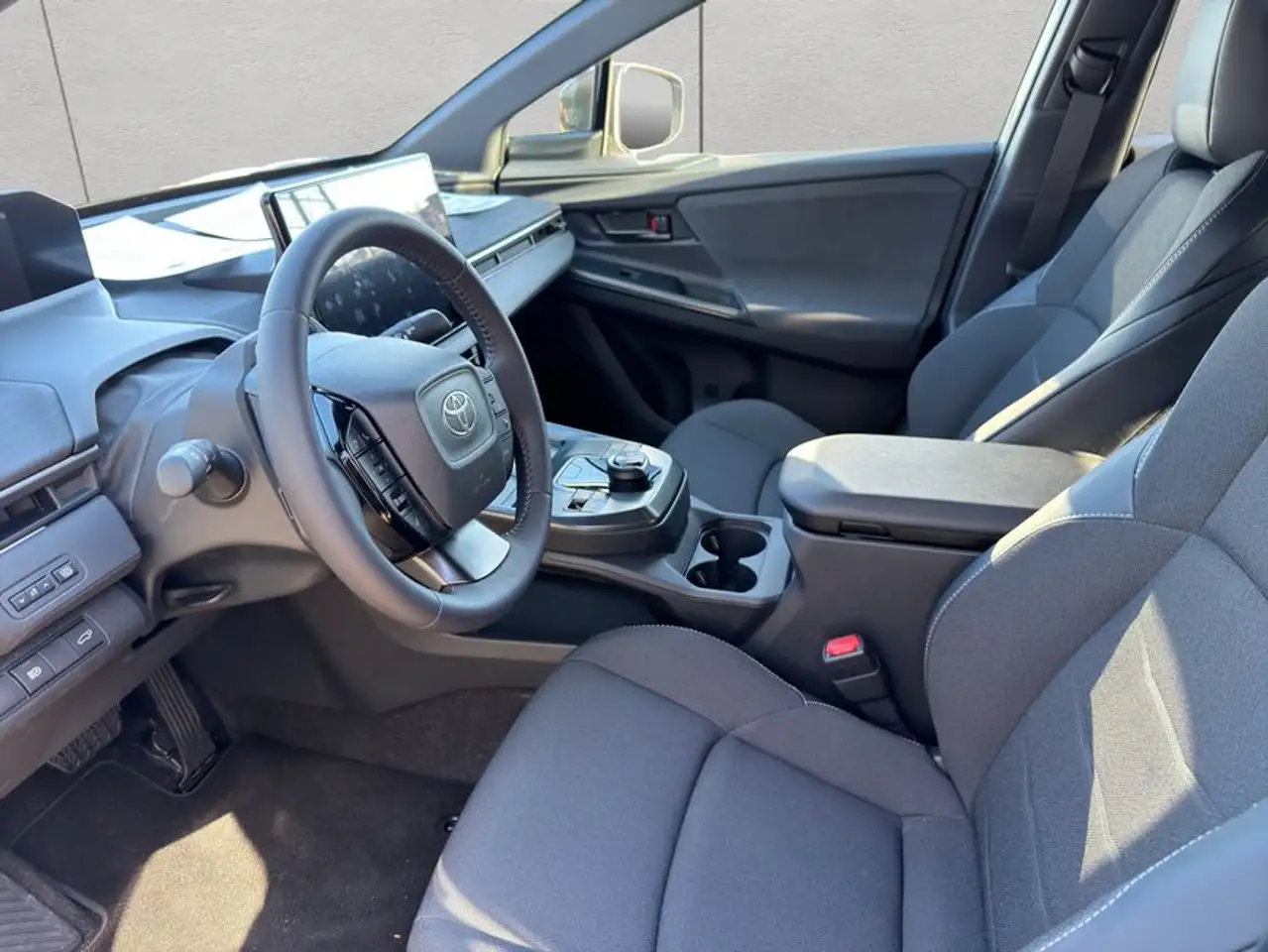 Toyota C-HR+ 10