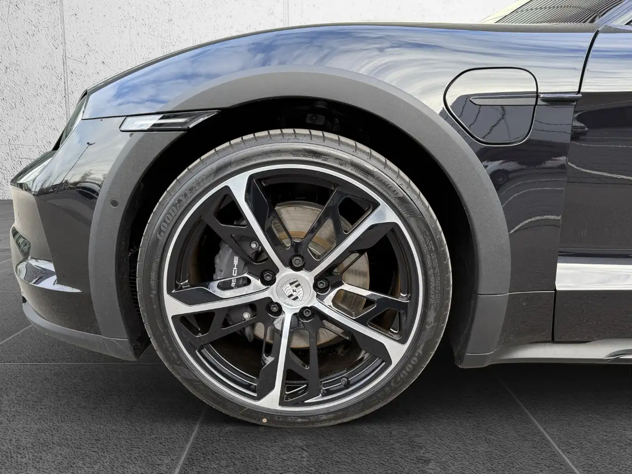 Porsche Taycan 4 6