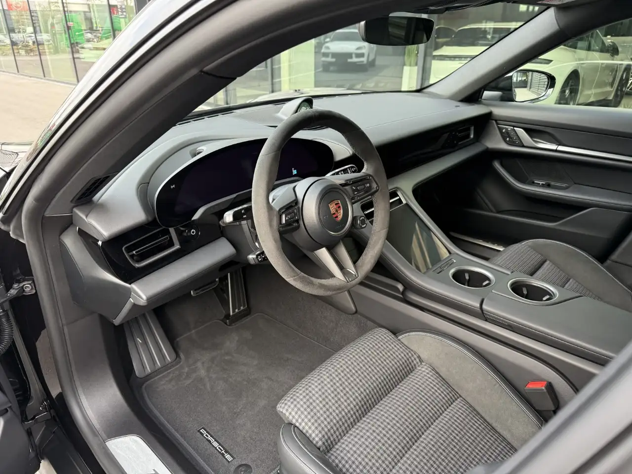 Porsche Taycan 4 9