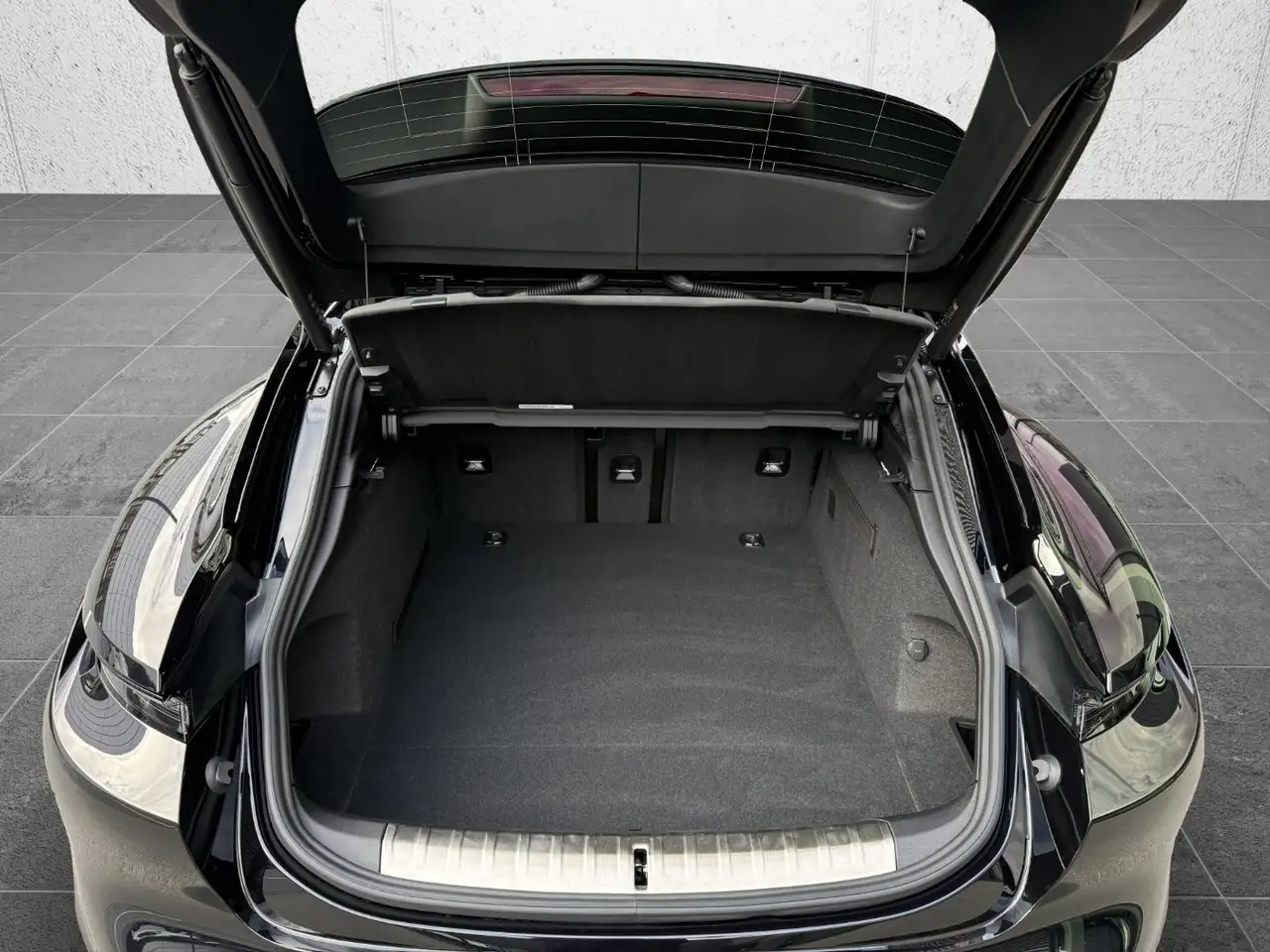 Porsche Taycan 4 15