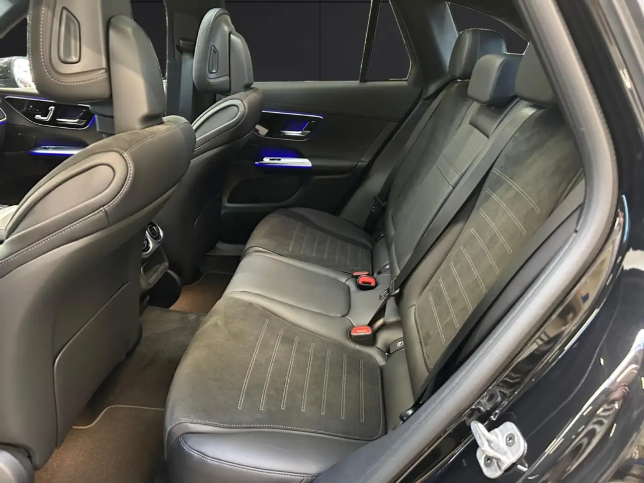 Mercedes-Benz GLC 300 13