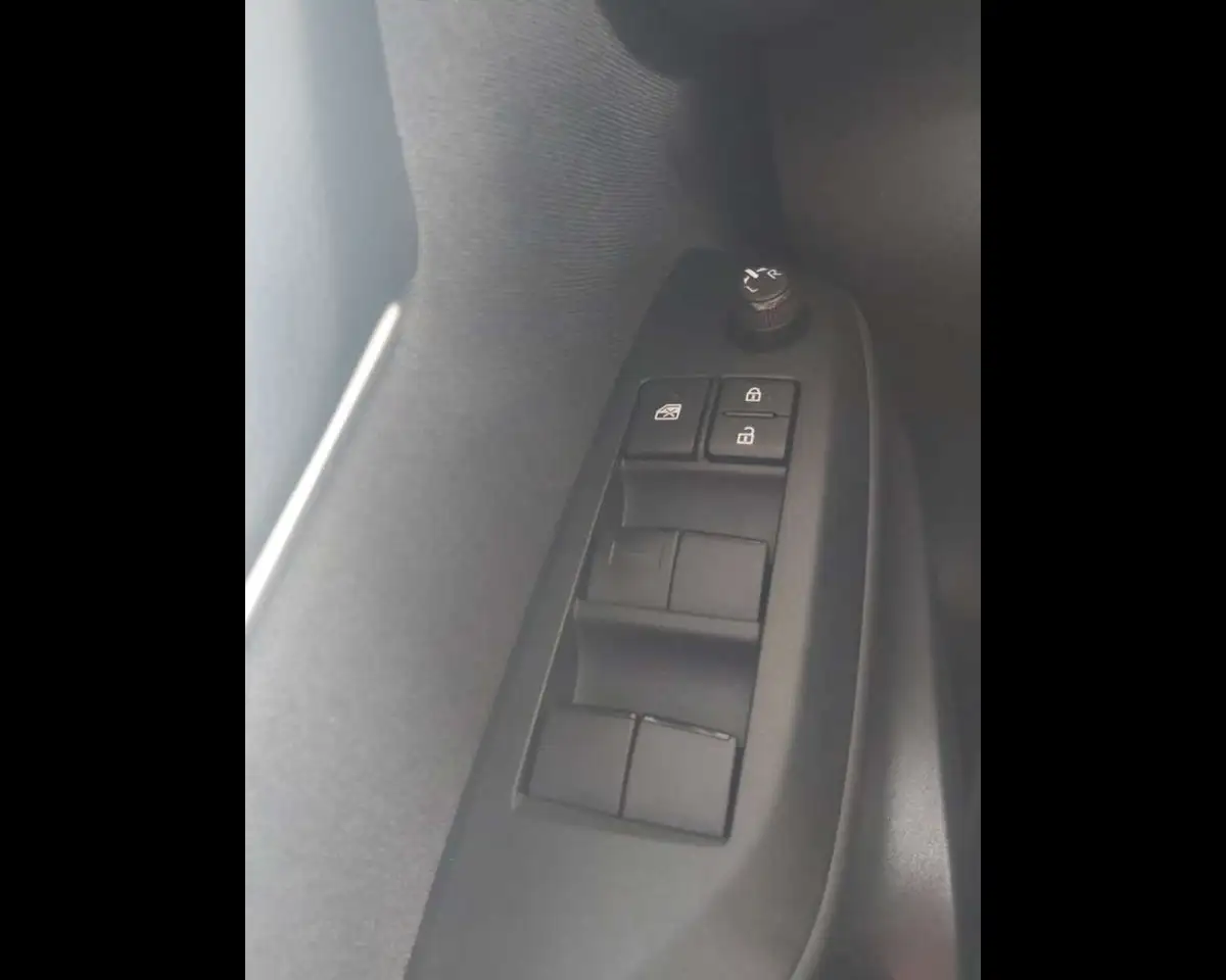 Toyota Yaris 9