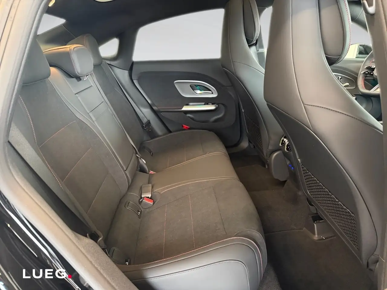 Mercedes-Benz CLA 200 13