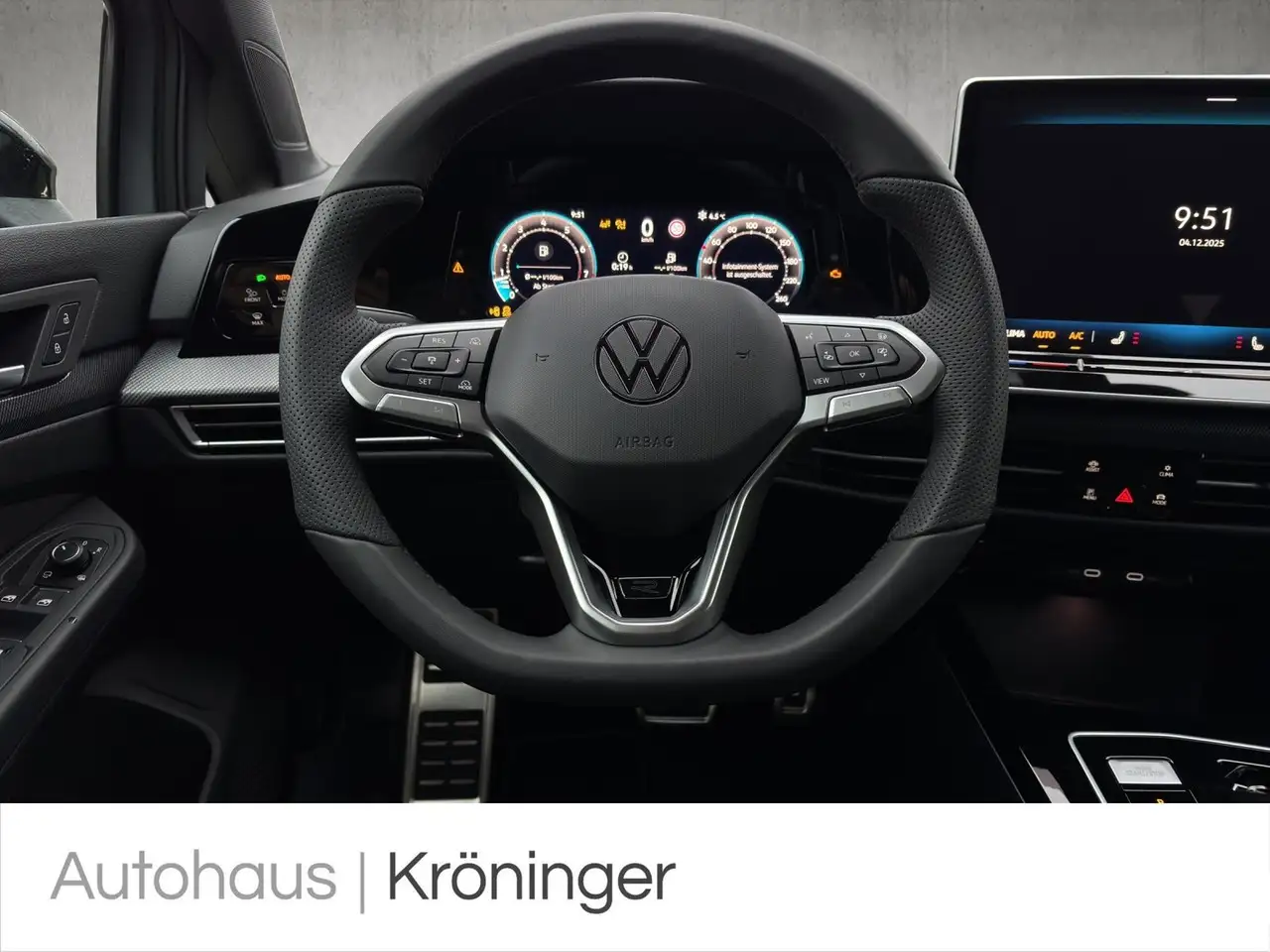 Volkswagen Golf VIII 11