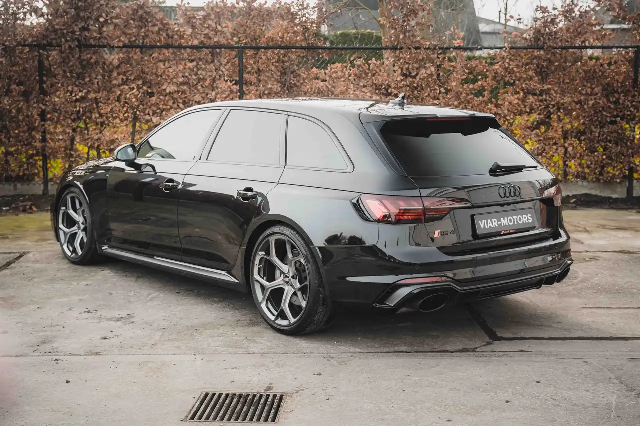 Audi RS4 6