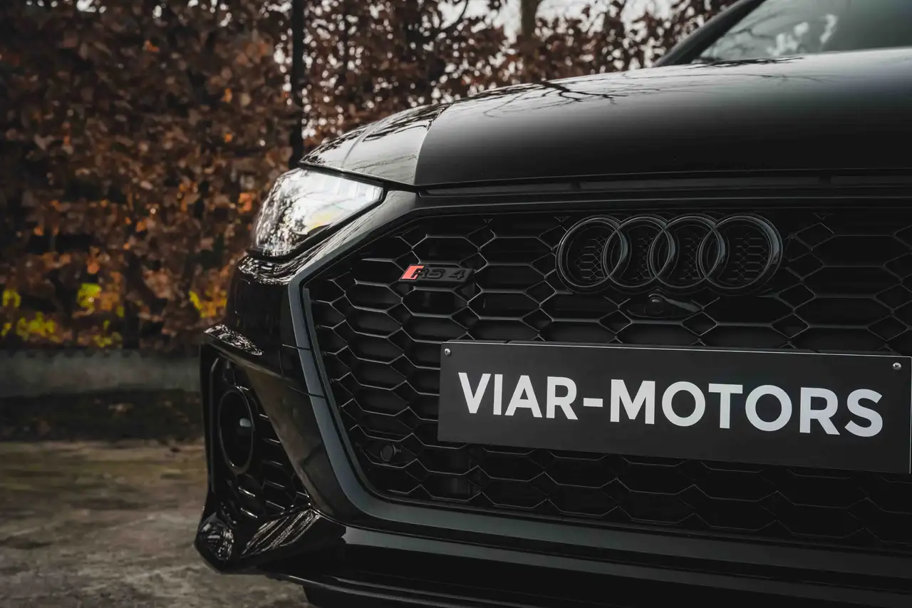Audi RS4 7