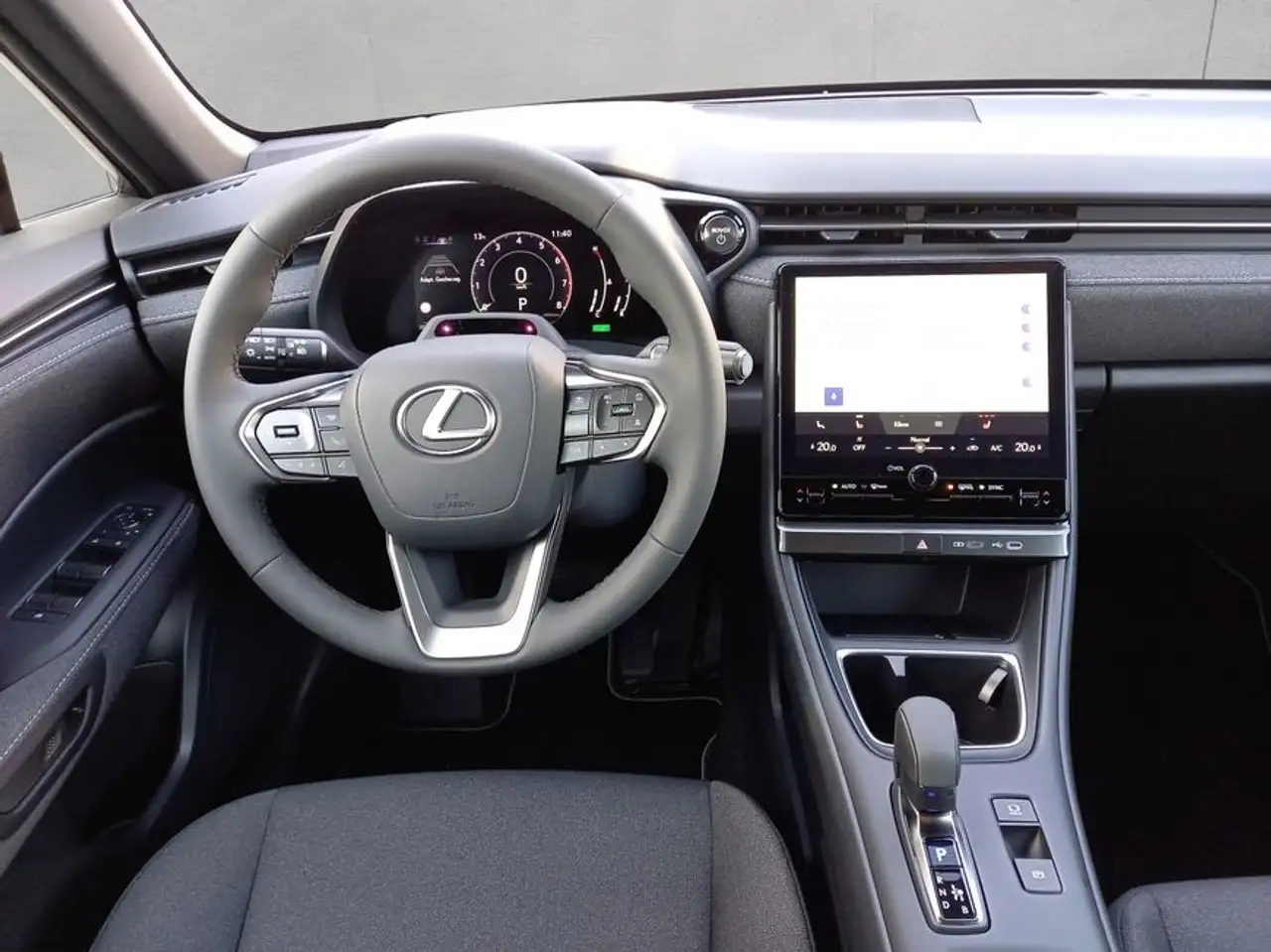 Lexus LBX 13