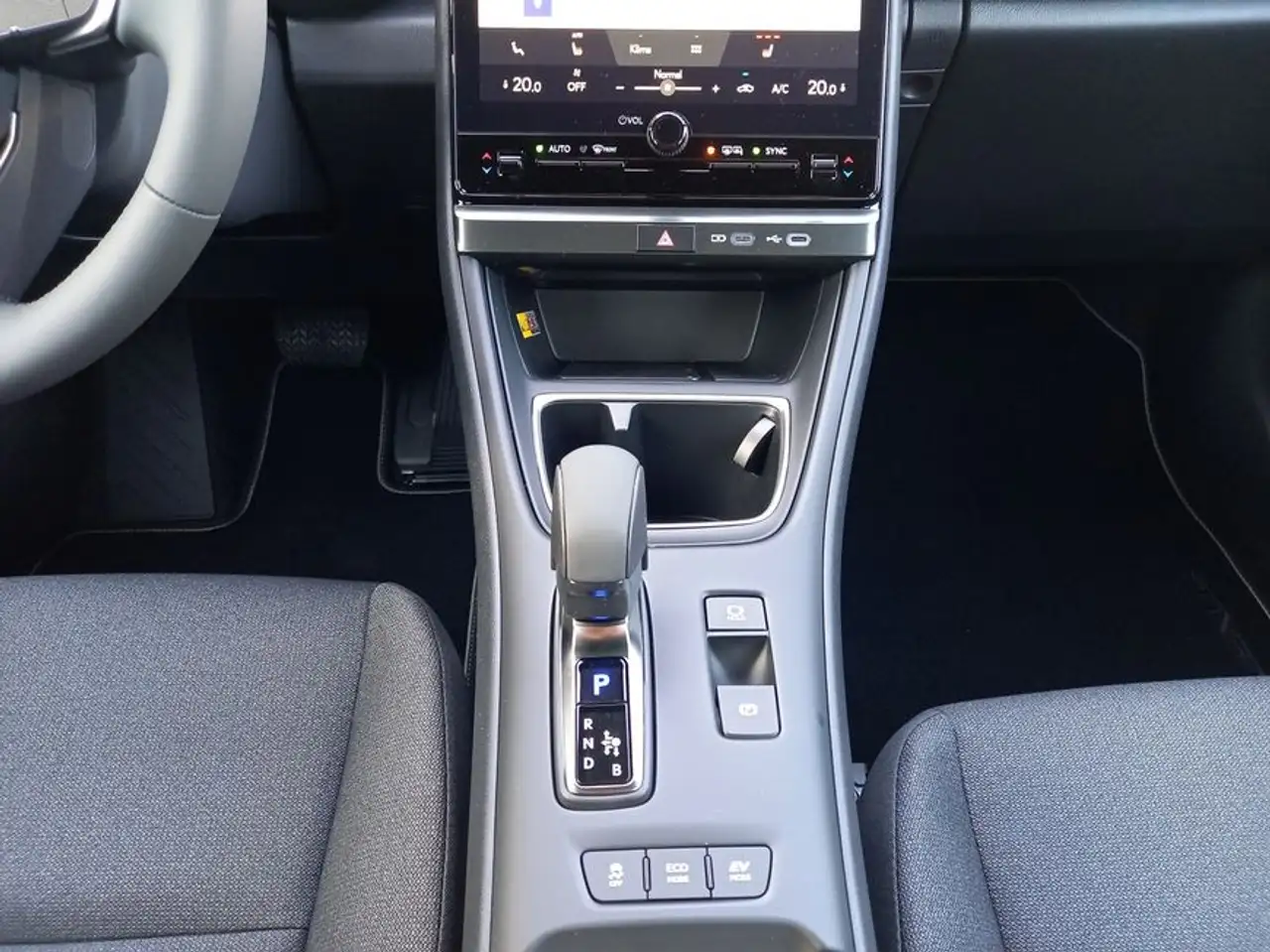 Lexus LBX 14