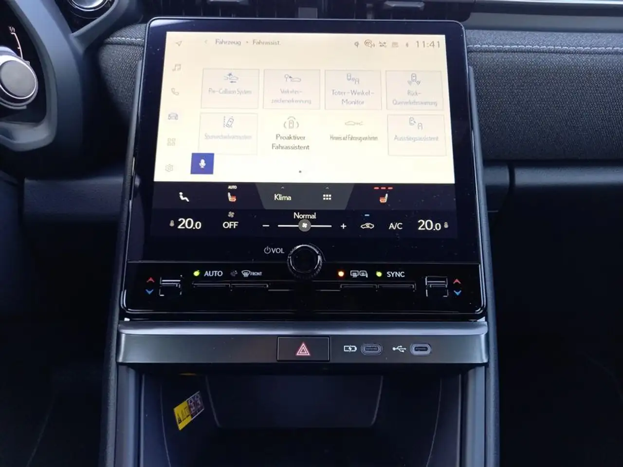 Lexus LBX 15