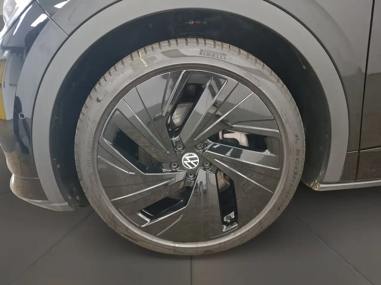 Volkswagen ID.4 6