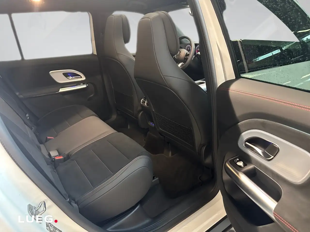 Mercedes-Benz GLB 350 13