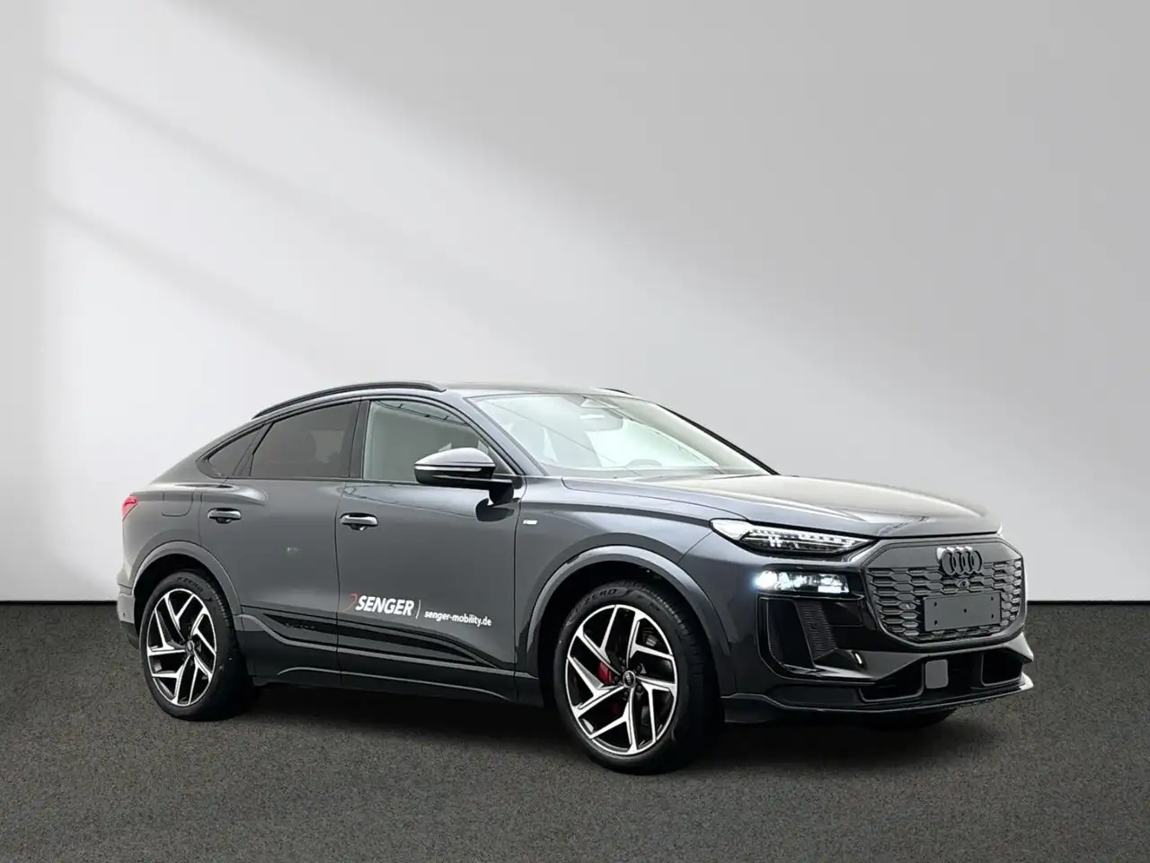 Audi Q6 4