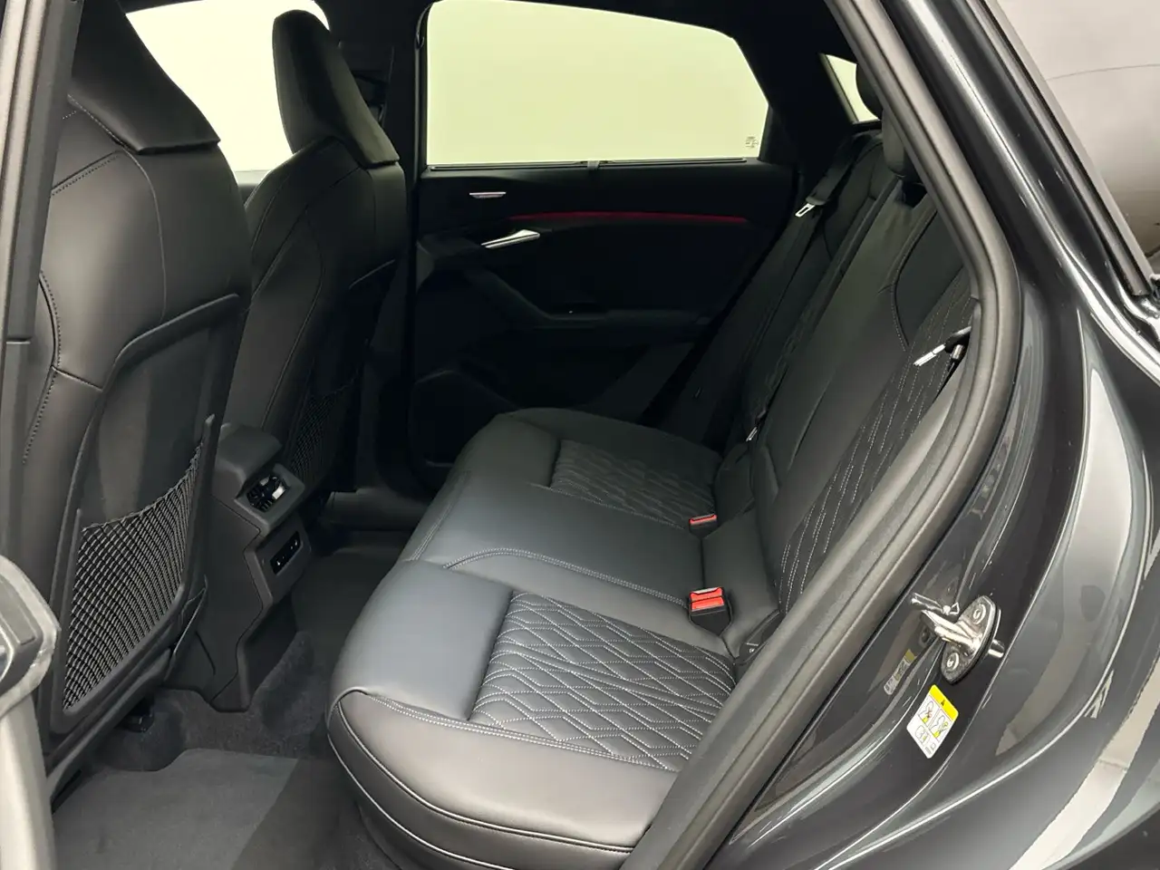 Audi Q6 11