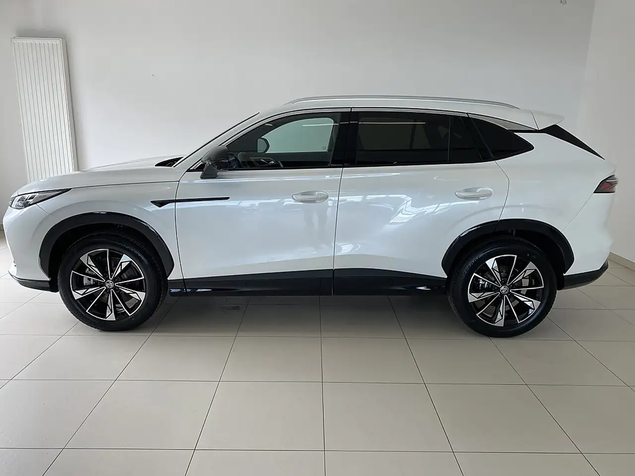 MG HS Hybrid+ 10