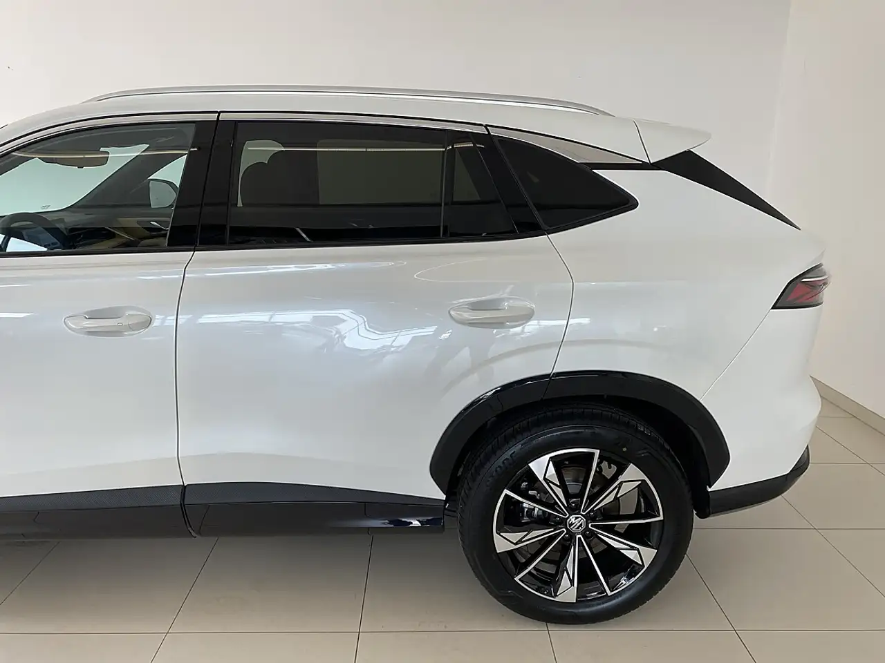 MG HS Hybrid+ 12