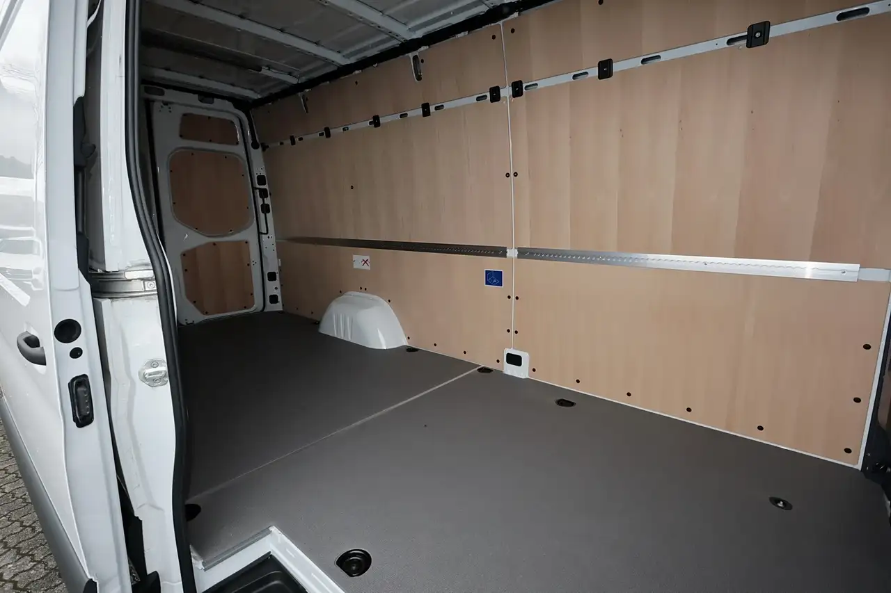 Mercedes-Benz Sprinter 317 6