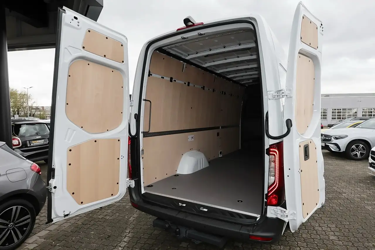 Mercedes-Benz Sprinter 317 8