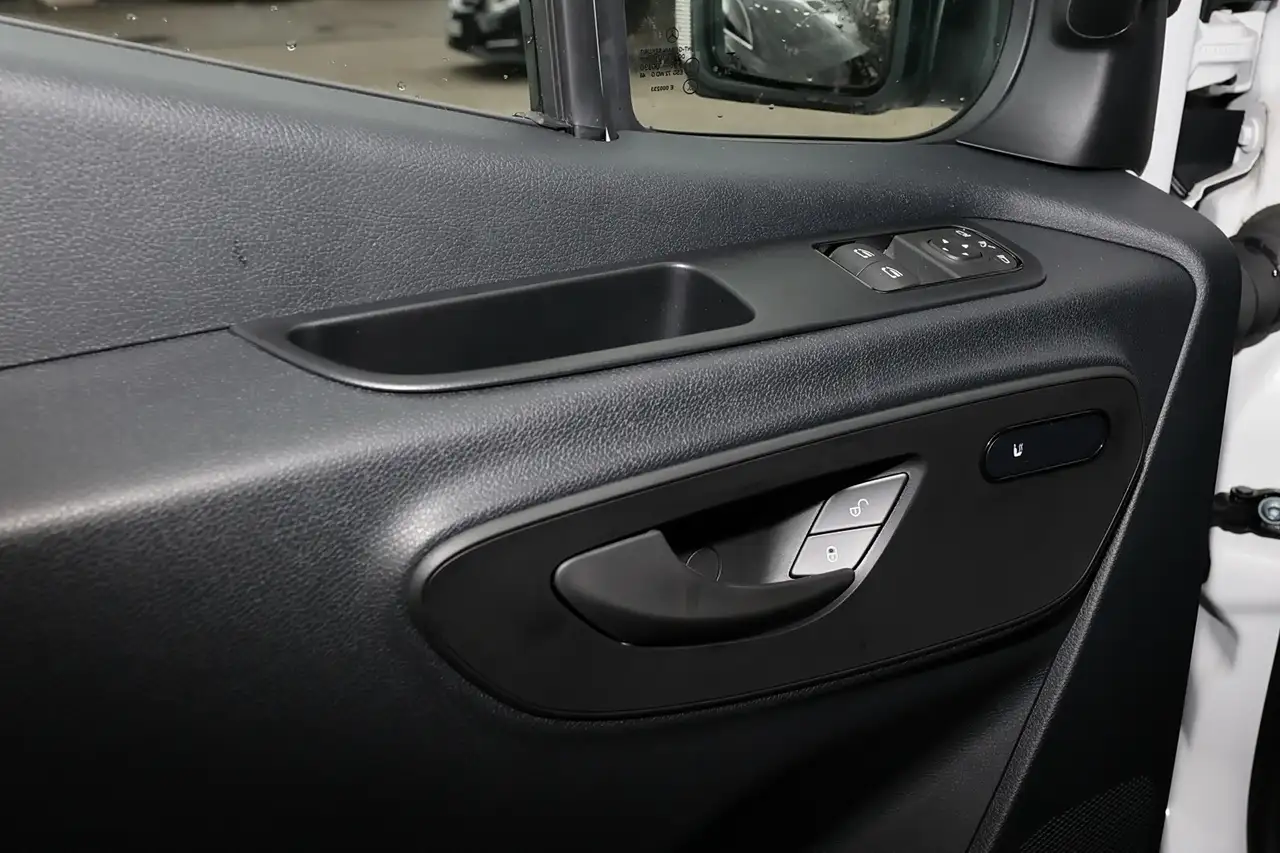 Mercedes-Benz Sprinter 317 13