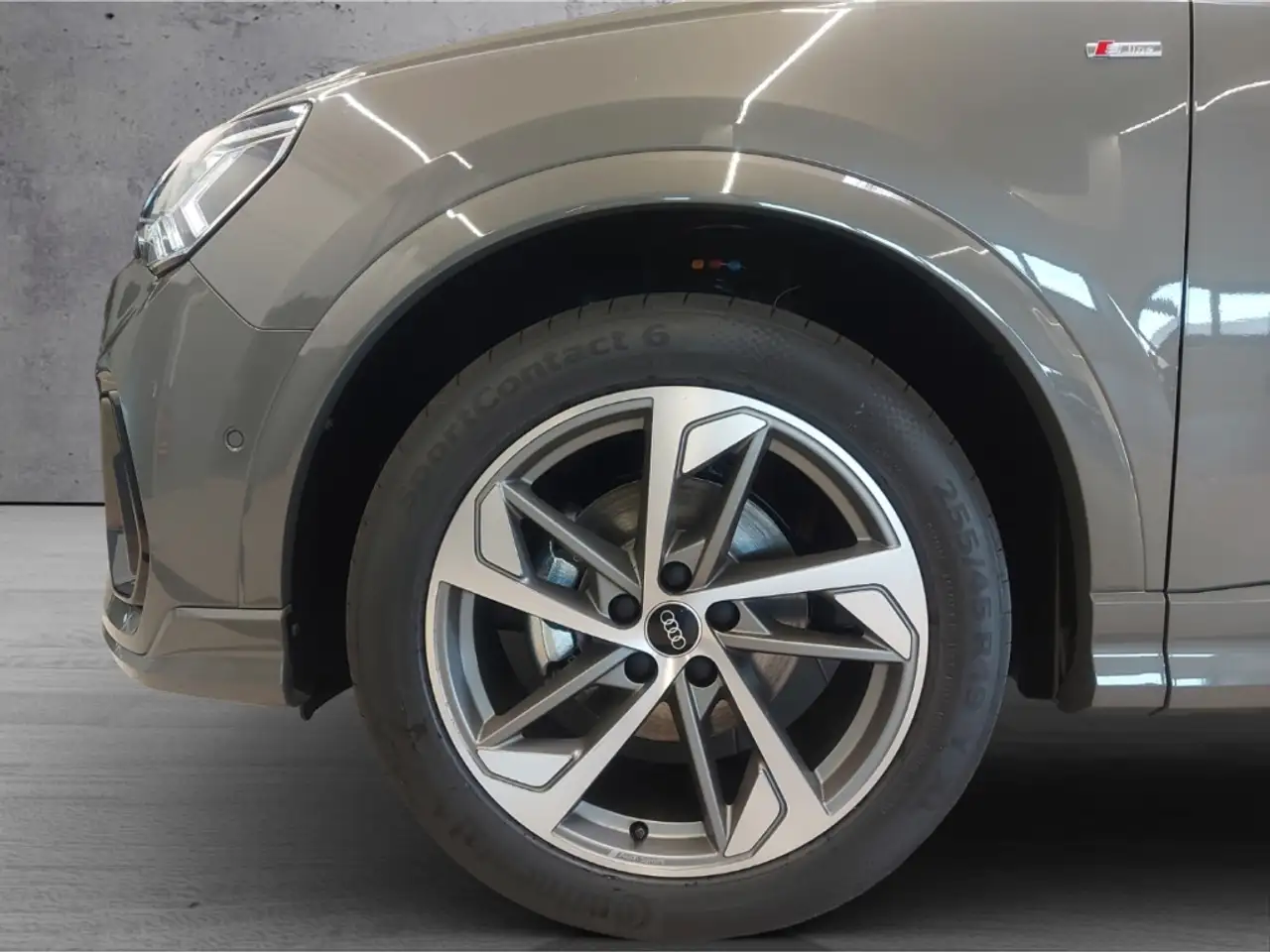 Audi Q3 4
