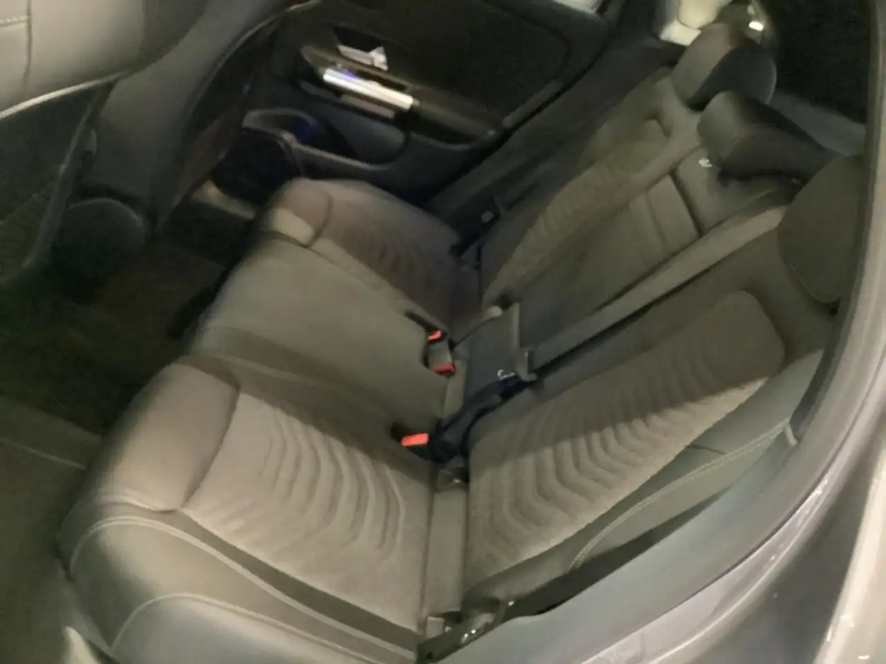 Mercedes-Benz GLA 200 13
