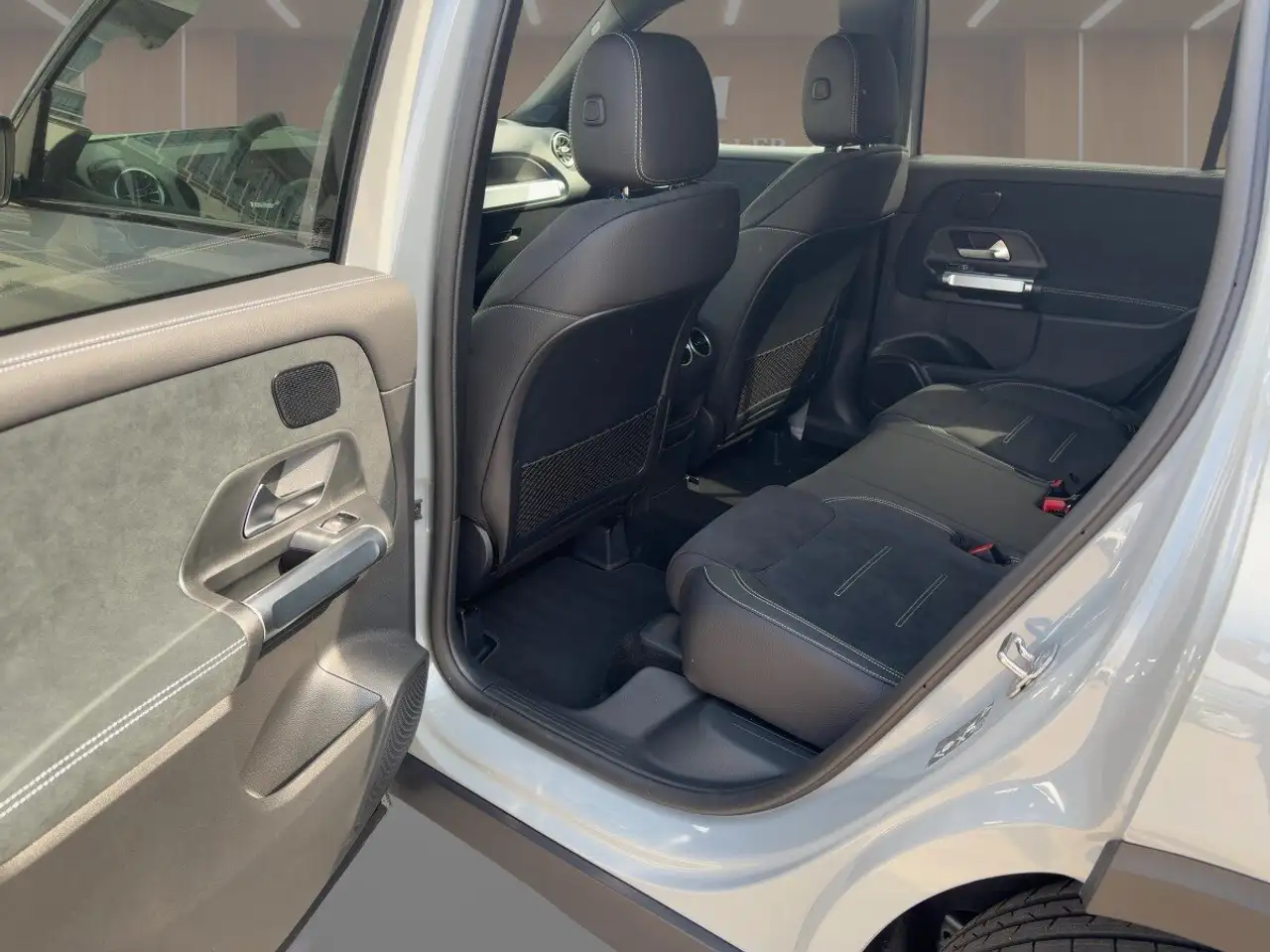 Mercedes-Benz GLB 250 8