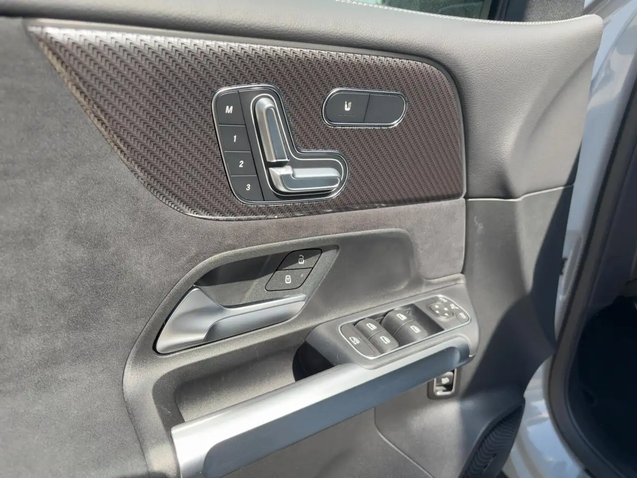 Mercedes-Benz GLB 250 13