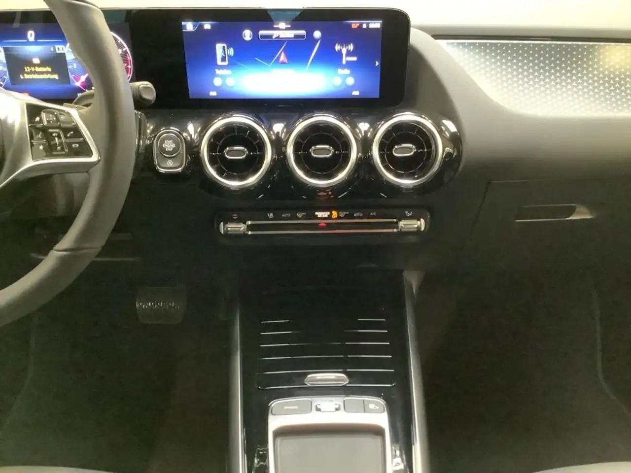 Mercedes-Benz GLA 180 7