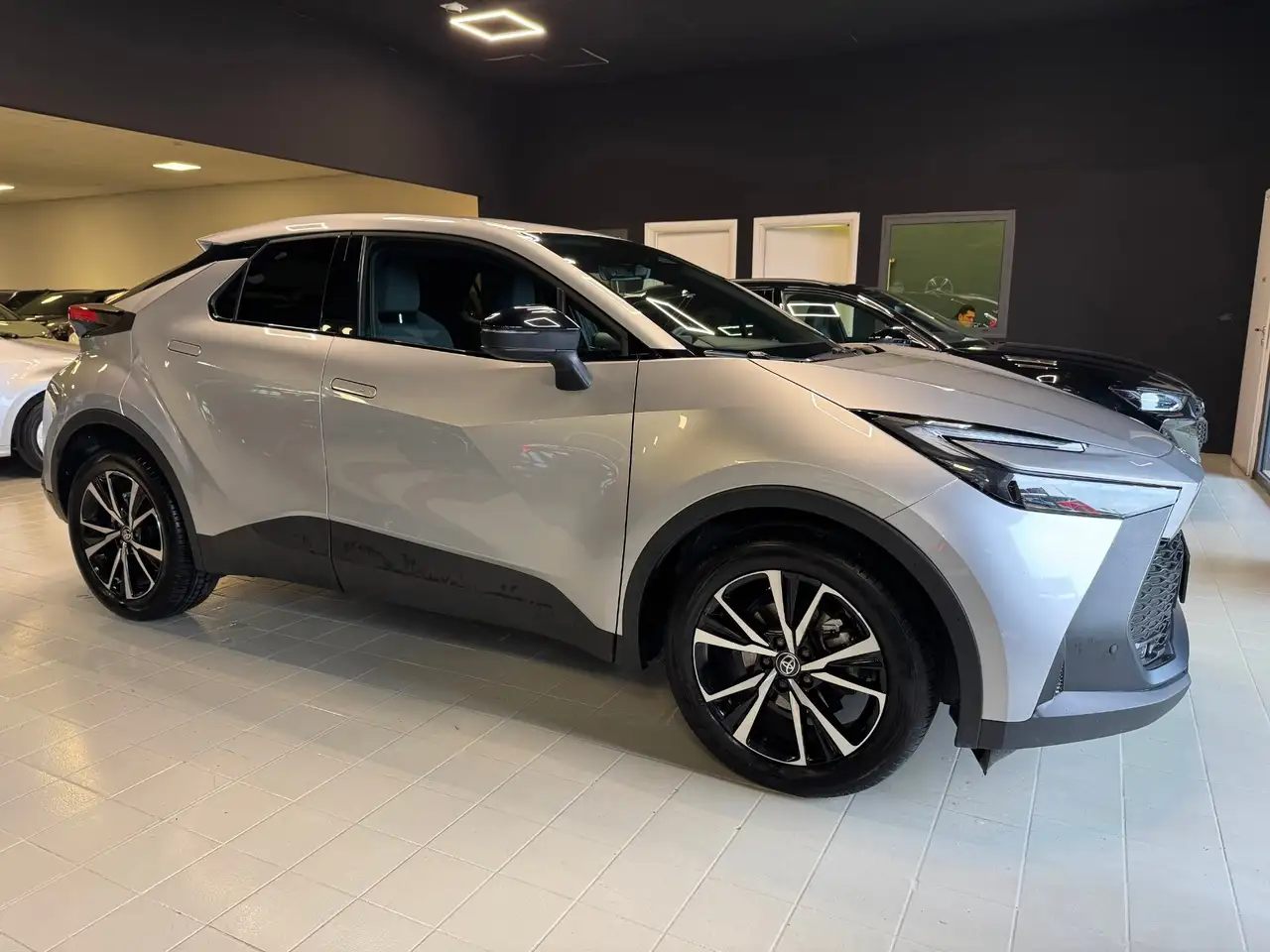 Toyota C-HR 6