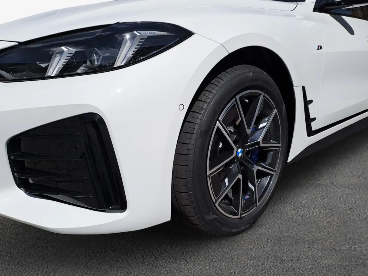 BMW i4 6