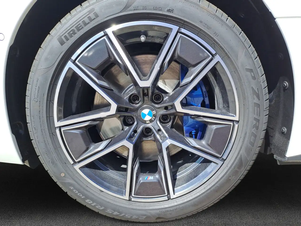 BMW i4 7