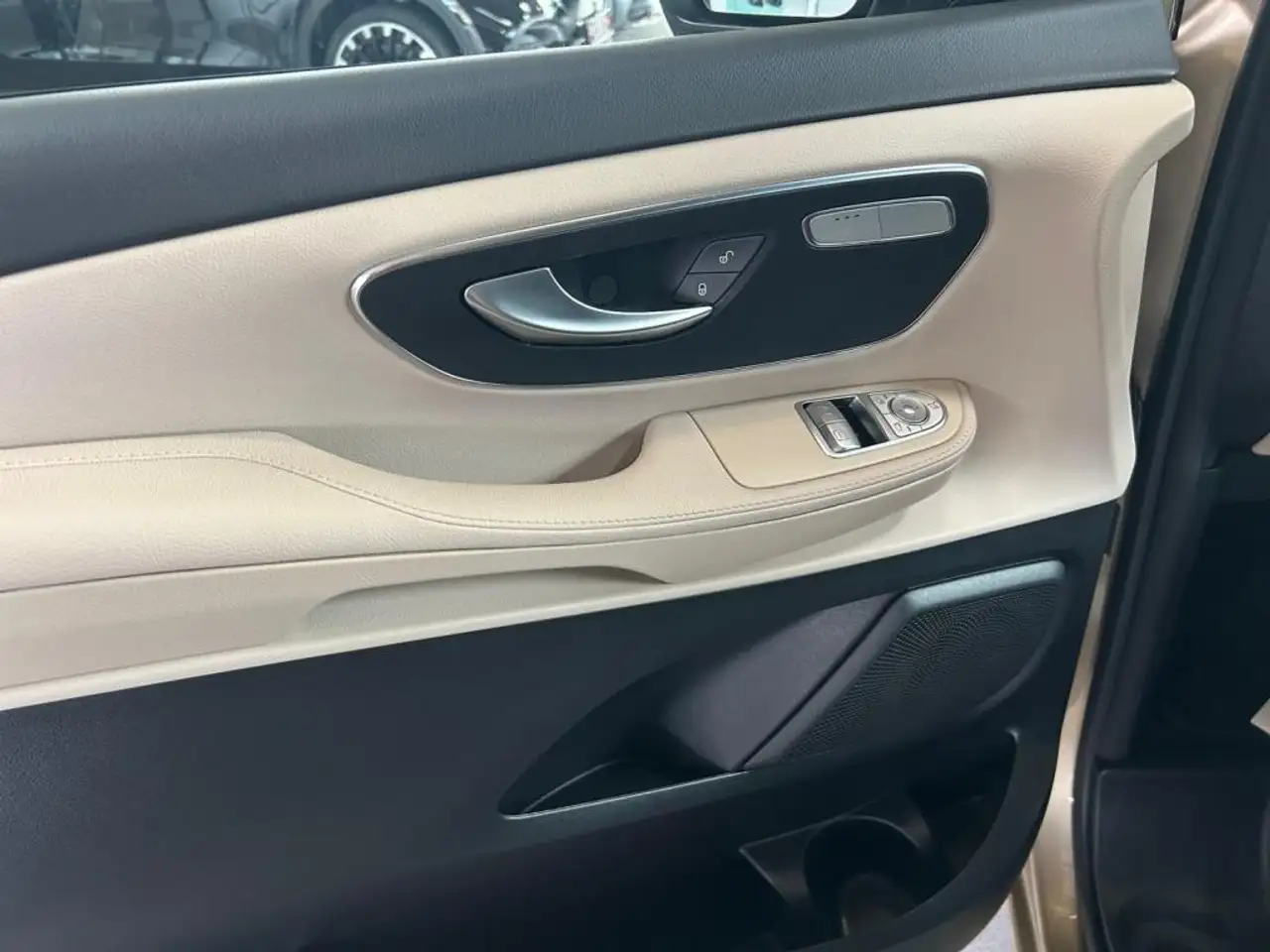 Mercedes-Benz V 300 7