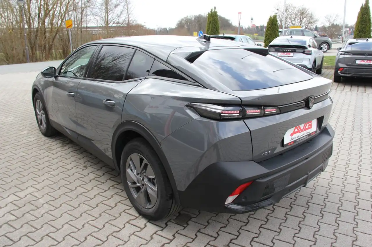 Peugeot 408 5