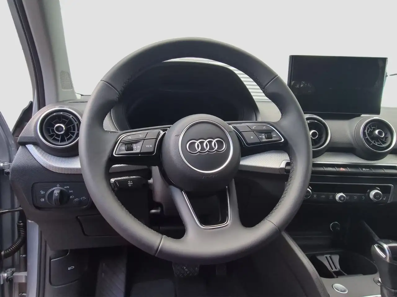 Audi Q2 10