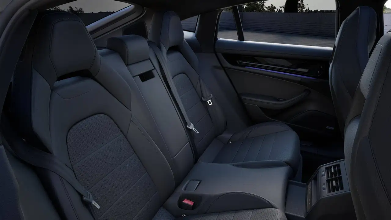 Porsche Panamera 4 10