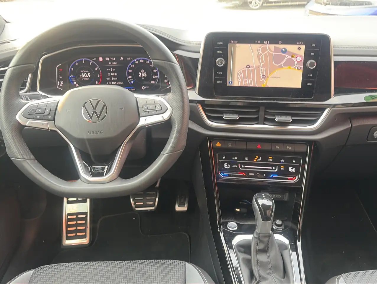 Volkswagen T-Roc 9