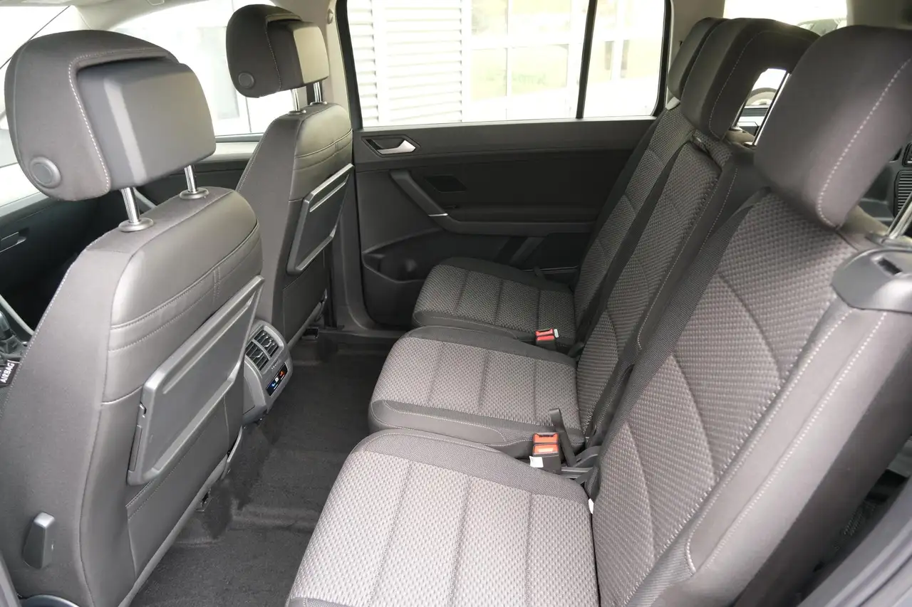 Volkswagen Touran 7
